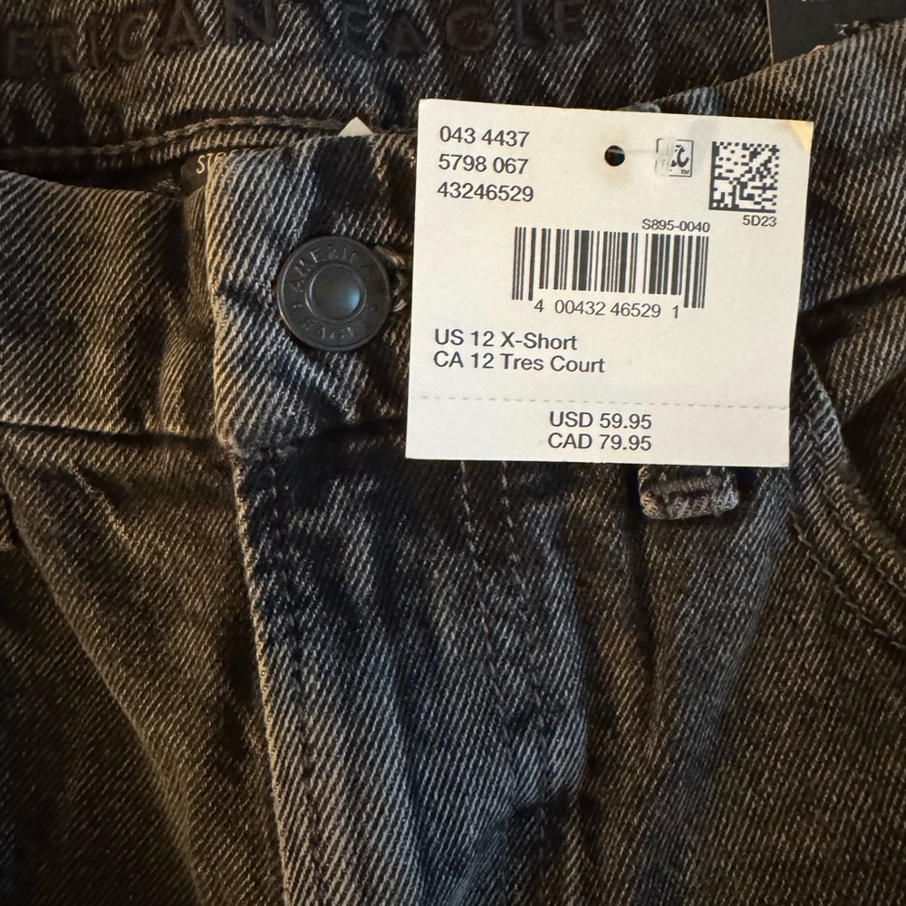 AE Women’s Curvy Straight Black Jeans 12 x-short NWT - Picture 3 of 4